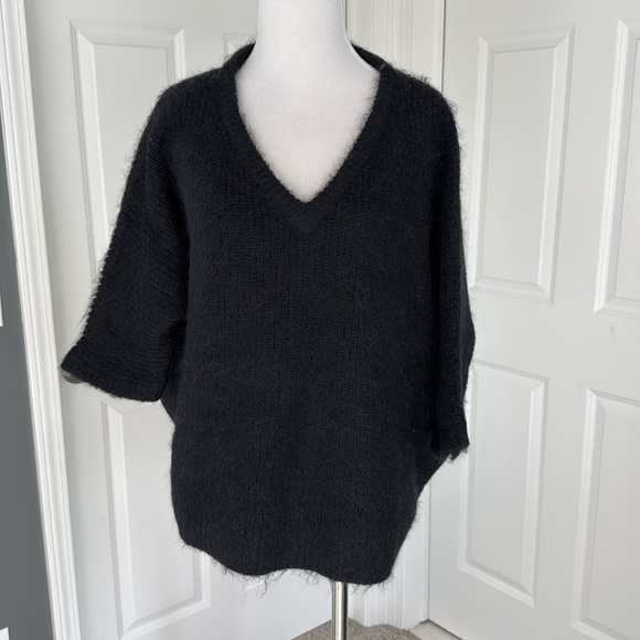 Happy Sheep v-neck sweater - Picture 1 of 6